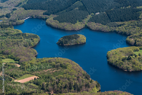 Fototapeta Naklejka Na Ścianę i Meble -  Vue aérienne du lac de Chaumeçon dans la Nièvre
