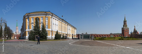 Mosca, 29/04/2017: dentro il Cremlino, il Senato, l'edificio che ospita l'amministrazione presidenziale russa, la Torre Spasskaya (Torre del Salvatore) e la Cattedrale di San Basilio  photo