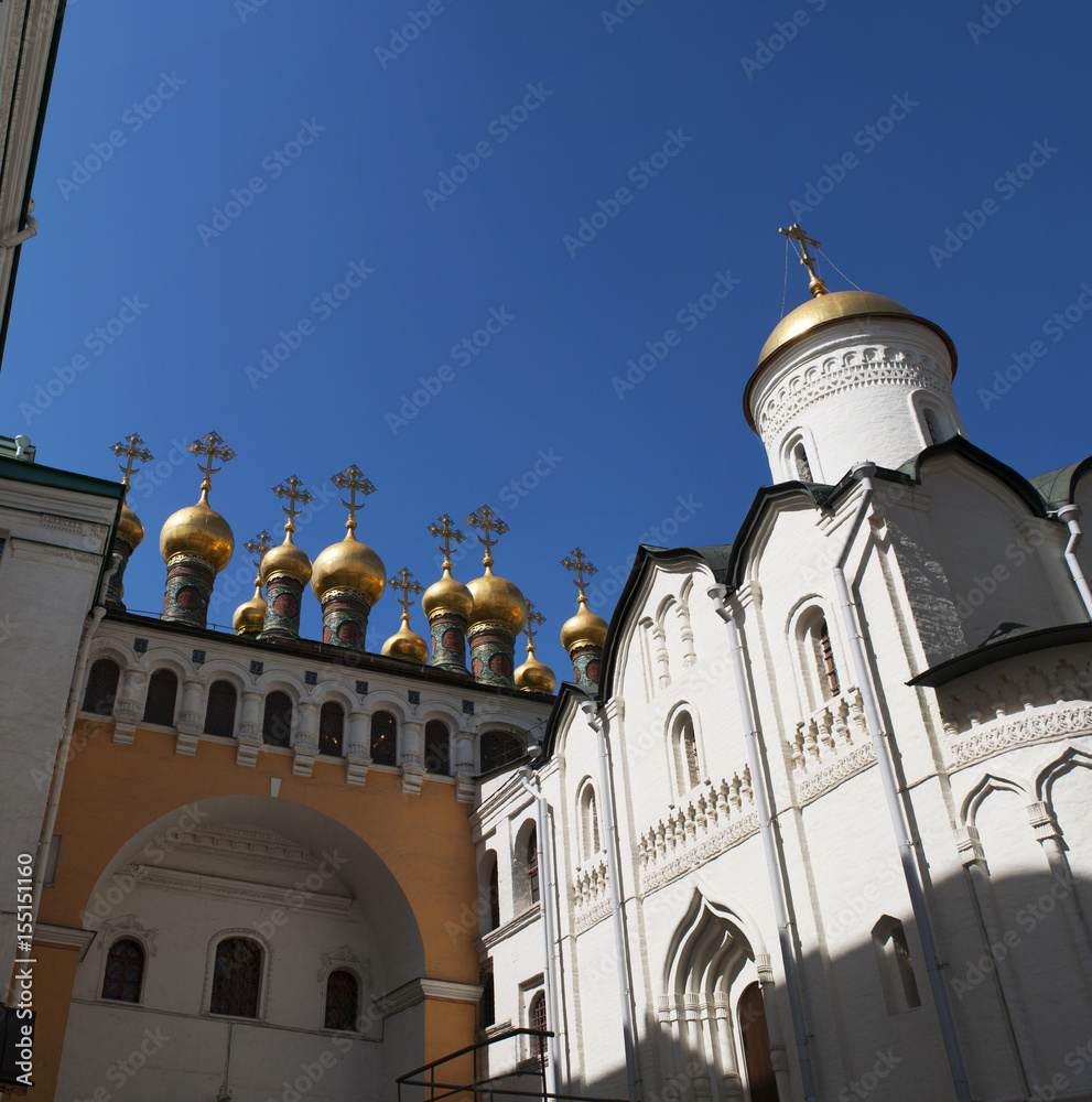 Russia, 29/04/2017: dentro il Cremlino di Mosca, vista della Chiesa della Deposizione della Veste, chiesa ortodossa russa nella piazza delle Cattedrali 
