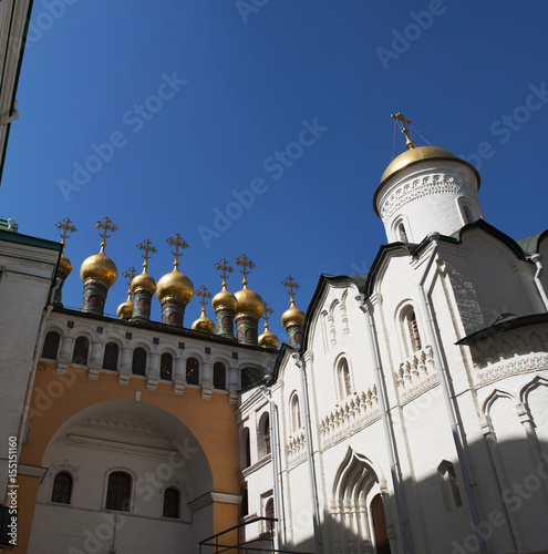 Russia, 29/04/2017: dentro il Cremlino di Mosca, vista della Chiesa della Deposizione della Veste, chiesa ortodossa russa nella piazza delle Cattedrali 