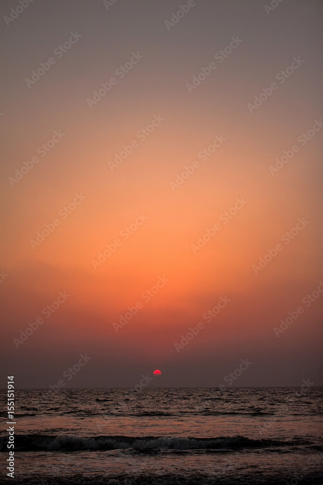 Fototapeta premium beautiful sunset on ocean
