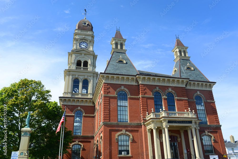 Obraz premium Gloucester City Hall was built in 1870 with Victorian and Second Empire style. The building is served as the center of Gloucester government in downtown Gloucester, Massachusetts, USA.