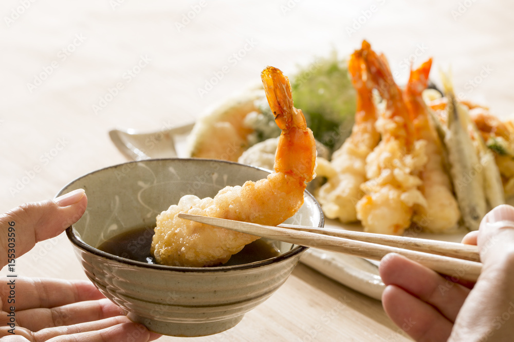 天ぷらを食べる 天ぷらを食べる