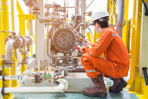 Obraz na plátne Mechanical inspector inspection oil pump centrifugal type
