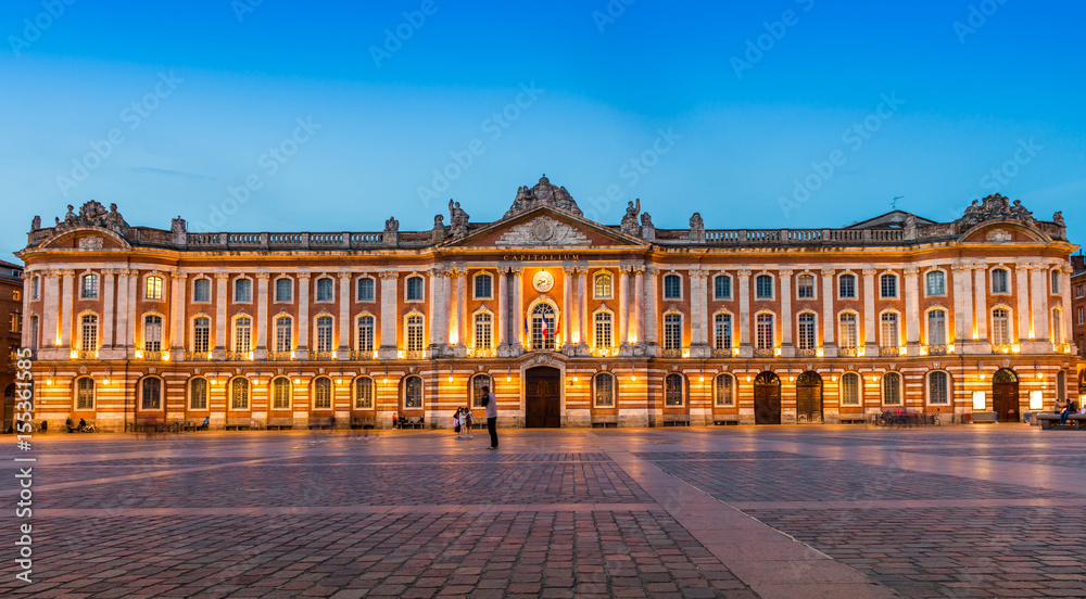 Le Capitole le soir, Toulouse en Haute-Garonne, en Occitanie, France