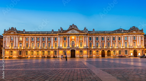 Le Capitole le soir, Toulouse en Haute-Garonne, en Occitanie, France photo