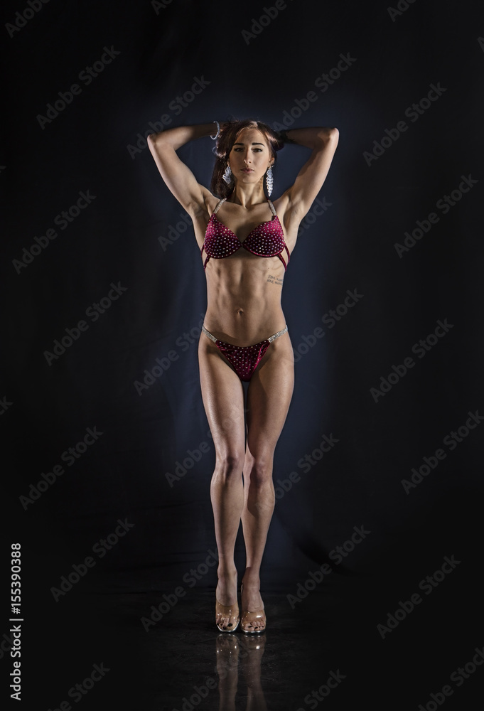 Obraz premium Piękna wysportowana dziewczyna