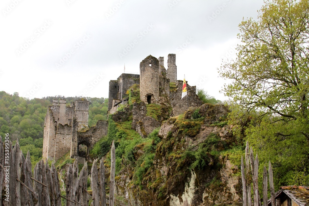 les tours de Merle,citadelle féodale en Corrèze