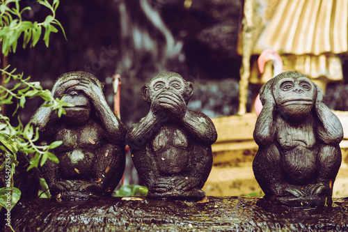 Canvas Print Three monkey statues and this Buddhist concept
