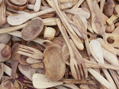 cucchiai e forche di legno d'ulivo