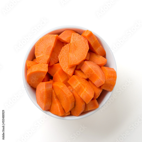 sliced carrots in bowl