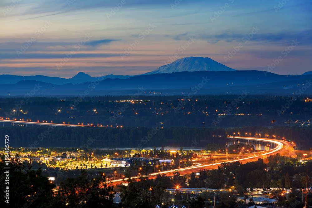 Fototapeta premium Glenn L Jackson Bridge and Mount Saint Helens after sunset