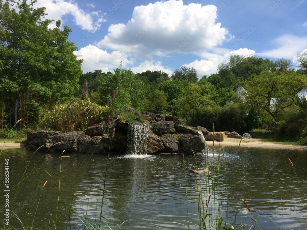 kleine Wasserfälle und ein kleiner See kleine Wasserfälle und ein kleiner See
