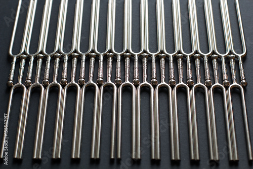 Tuning fork pattern on a black background
