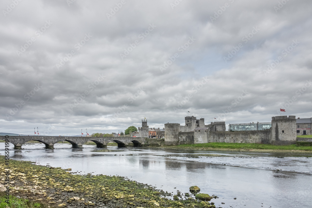 Fototapeta premium King Johns Castle in Limerick
