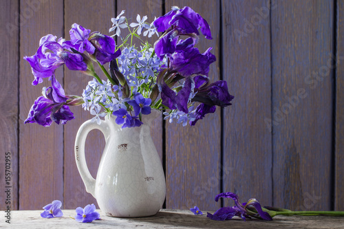 Fototapeta Naklejka Na Ścianę i Meble -  beautiful bouquet with irises on wooden table