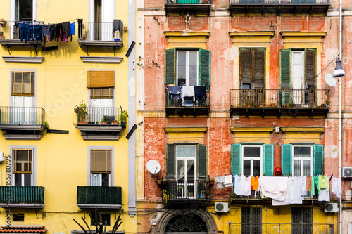 Fototapeta Widok ulicy starego miasta w mieście Neapol, Włochy Europa