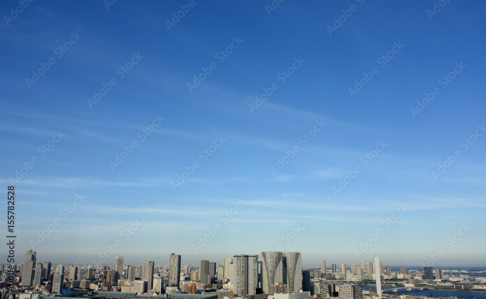 Obraz premium 日本・東京の都市景観「青空とビル群」（晴海や葛西方面などを望む）