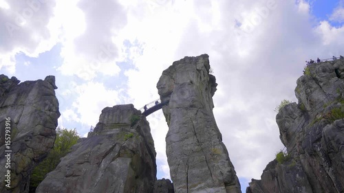 Externsteine Mystischer Pilger - Ort Close up mit Lichtwechsel Sonne Schatten