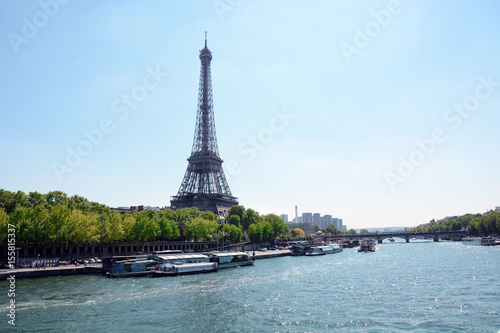 Paris mit Seine und Eiffelturm / Tour Eiffel / Eiffeltower © Dan Race