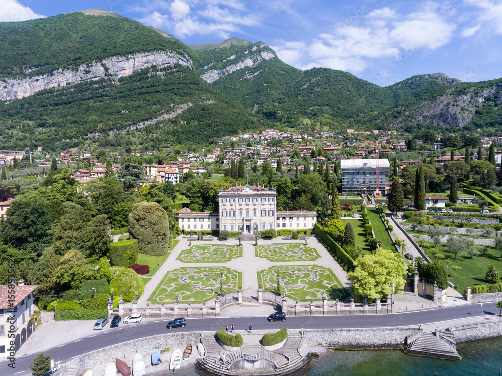 Obraz premium Luxury house on Como lake - Tremezzo