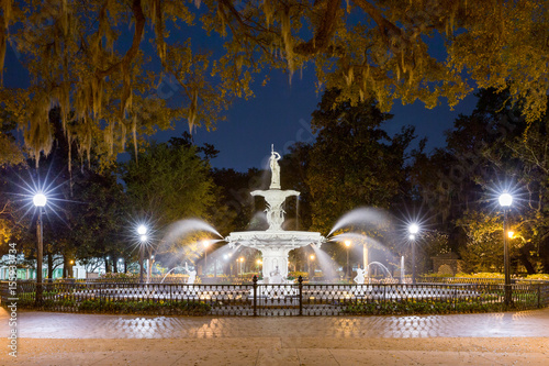 Tableau sur toile Water Fountain at Night