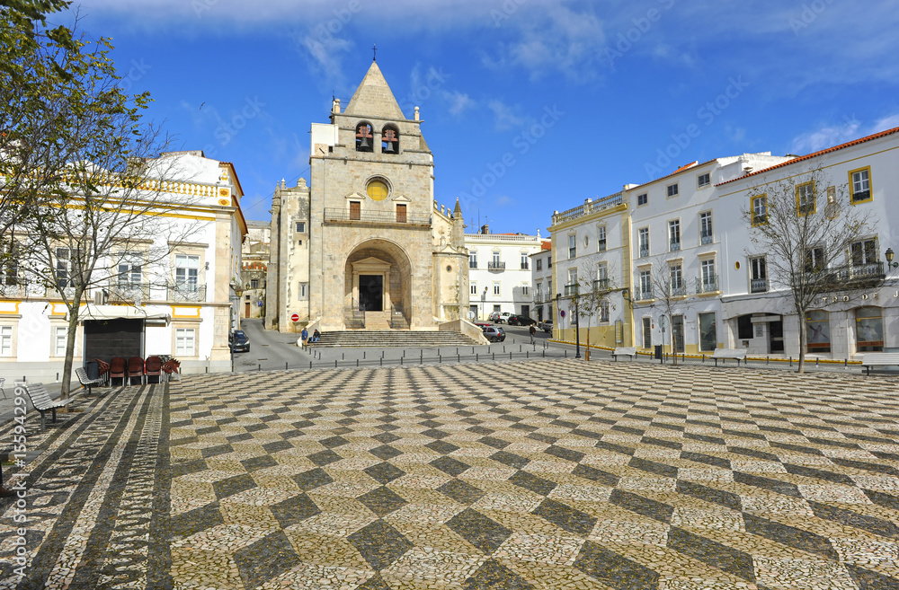 Fototapeta premium Praça da República e Catedral de Nossa Senhora da Assunção, Elvas, Alentejo, Portugal