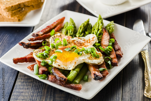 Asparagus with egg and bacon