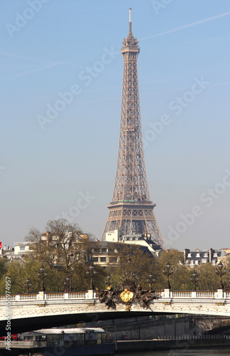 Riverside of Paris with Eiffel tower © Tanouchka