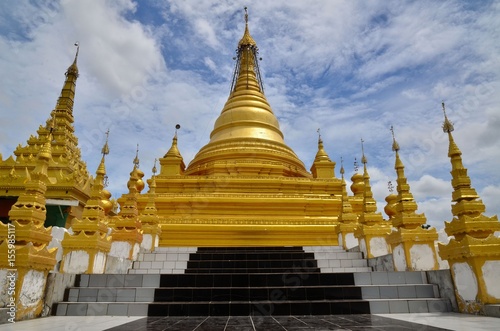 MYANMAR (Birmanie) STUPA COLLINE DE MANDALAY