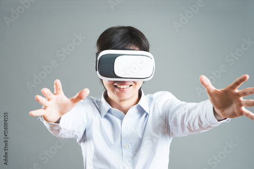 VR                                                                   