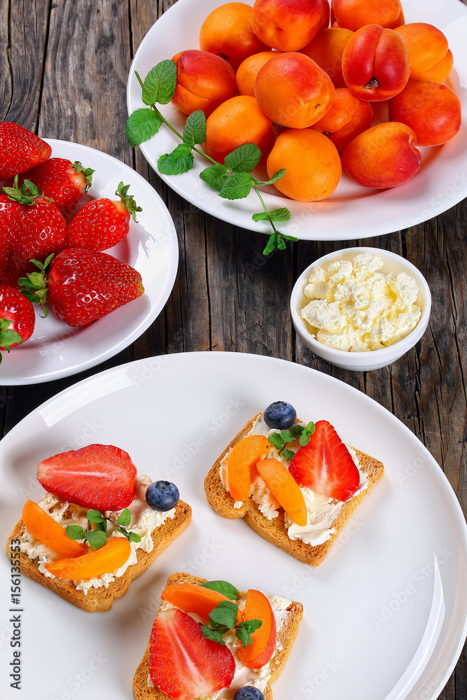 tasty strawberry apricot blueberry crisp toasts tasty strawberry apricot blueberry crisp toasts