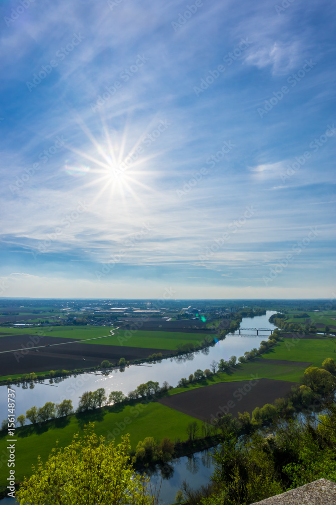 Obraz premium Aussicht vom Bogenberg auf den Gäuboden-4