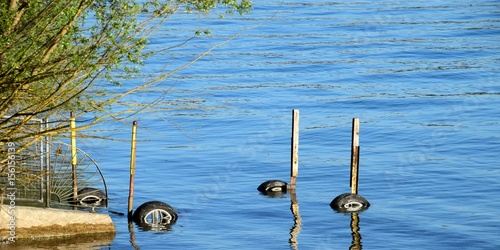 Obraz na plátně Ufer am Bodensee mit Bootsanlegestelle