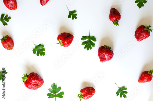 Fototapeta Naklejka Na Ścianę i Meble -  Strawberries and leafes on the white background
