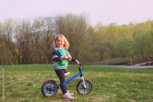Fototapeta Naklejka Na Ścianę i Meble -  little girl riding bike in nature