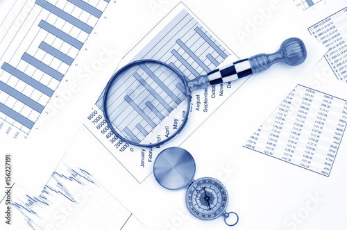 Canvastavla Compass and magnifying glass on the market reports