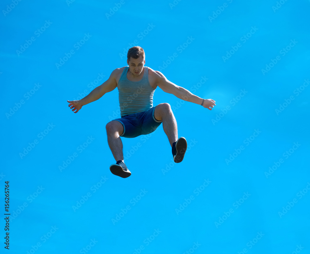 Obraz premium Jumping up guy. Background blue sky.