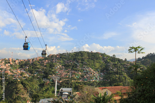 Panorámica periferia de la ciudad, metrocable Línea J. Medellín, Colombia
