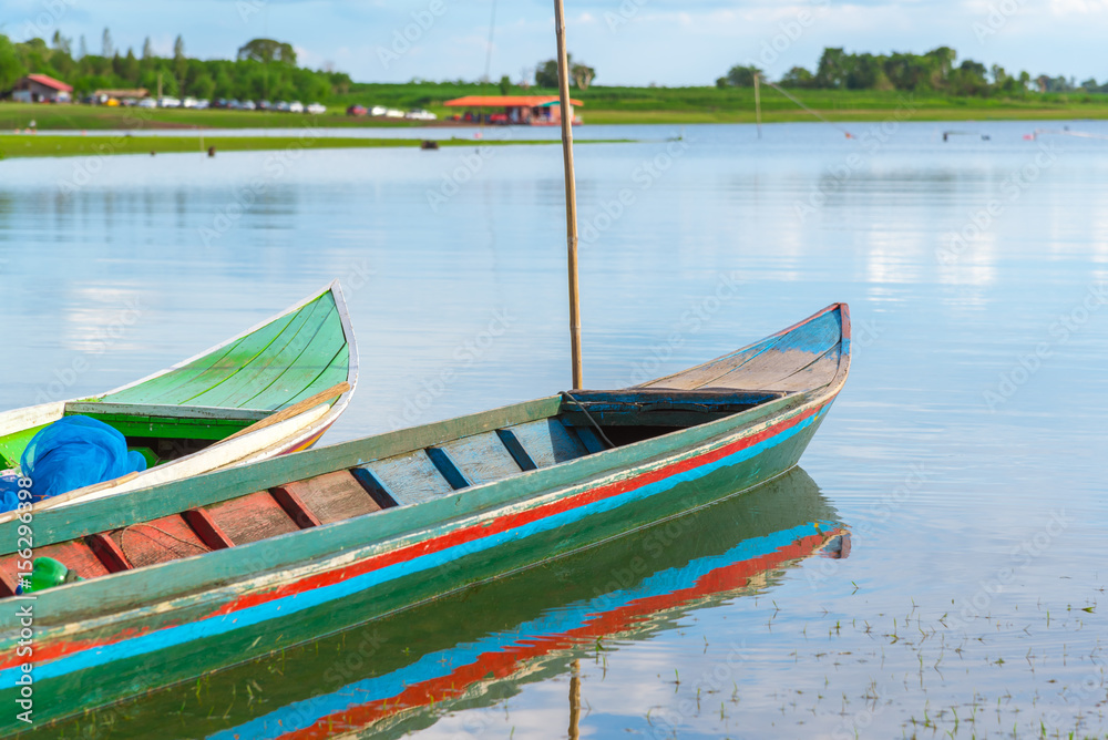 Obraz premium Wooden boat on the lake.