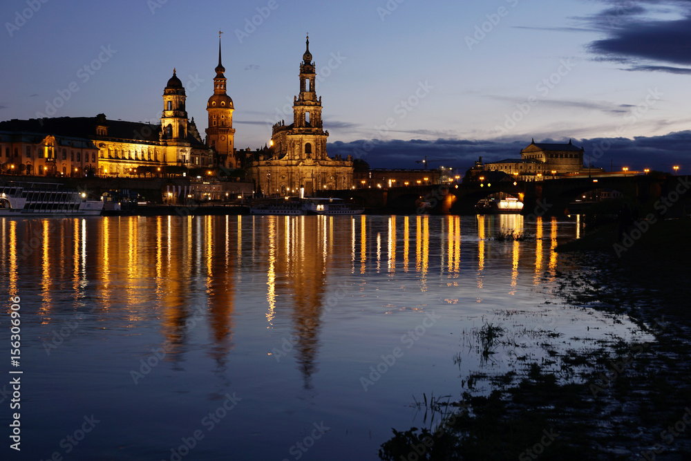 Dresden
Hofkirche, Schloss und Ständehaus an der Elbe