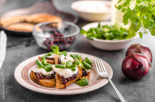 Heatly food toast with onion and mozzarella