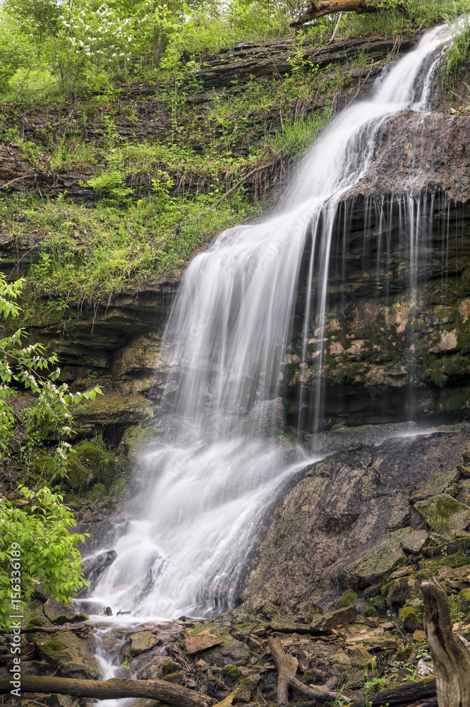 Obraz premium Martindale Falls, a waterfall in Montgomery County, Ohio