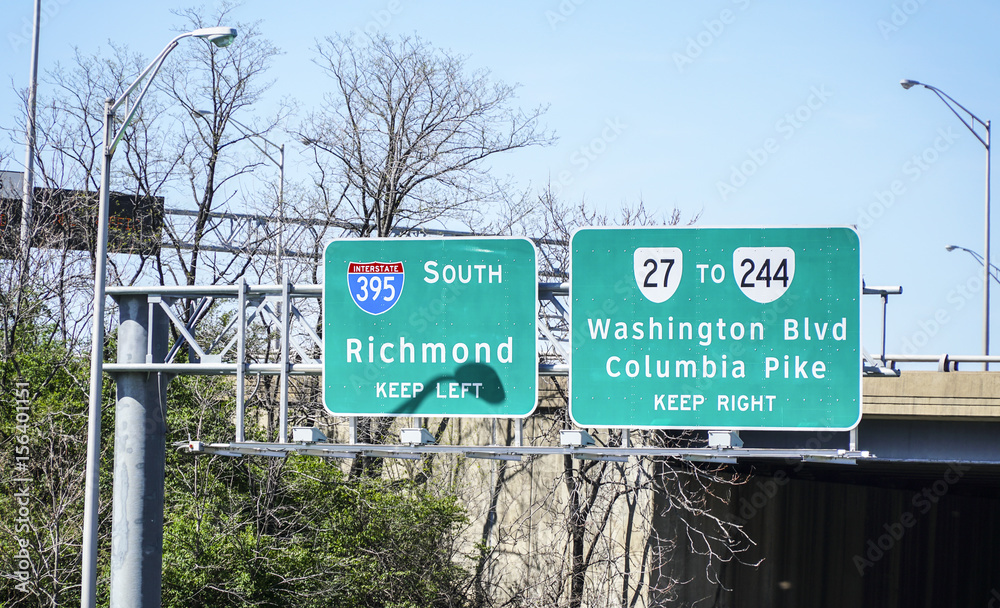Street signs in Washington to Richmond - WASHINGTON, DISTRICT OF COLUMBIA - APRIL 8, 2017