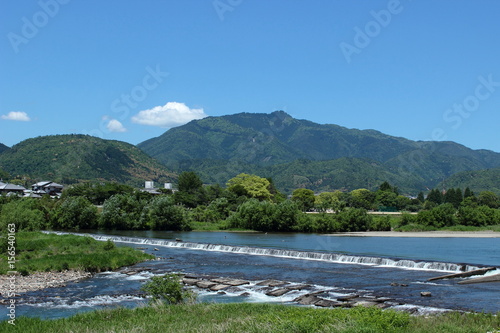 京都　桂川と愛宕山