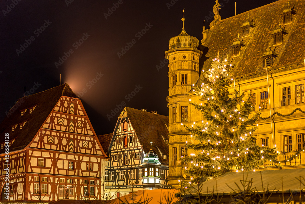 Weihnachtsmarkt am Marktplatz von Rothenburg ob der Tauber StockFoto