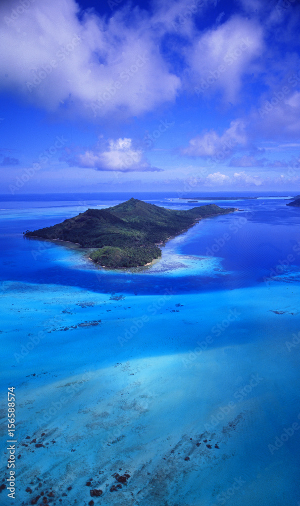 Französisch Polynesien: Luftbild von der LAgune der Südseeinsel Bora Bora