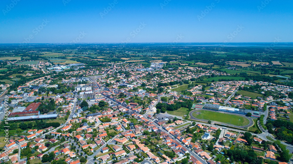 Vue aérienne de la ville de Sainte Pazanne en Loire Atlantique, France