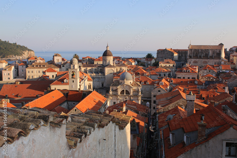 Atardecer desde las murallas del casco antiguo de Dubrovnik, Croacia (Europa).