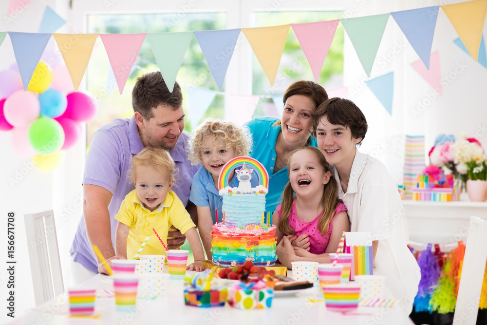 Naklejka premium Kids birthday party. Family celebration with cake.